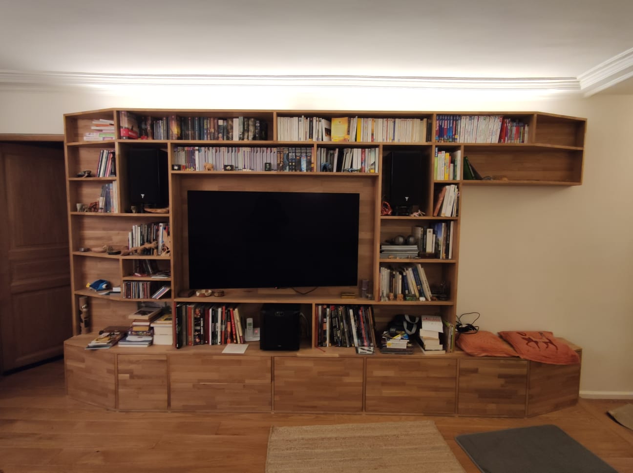 Bibliothèque TV en chêne massif