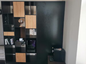 Séparateur de pièce noir et bois